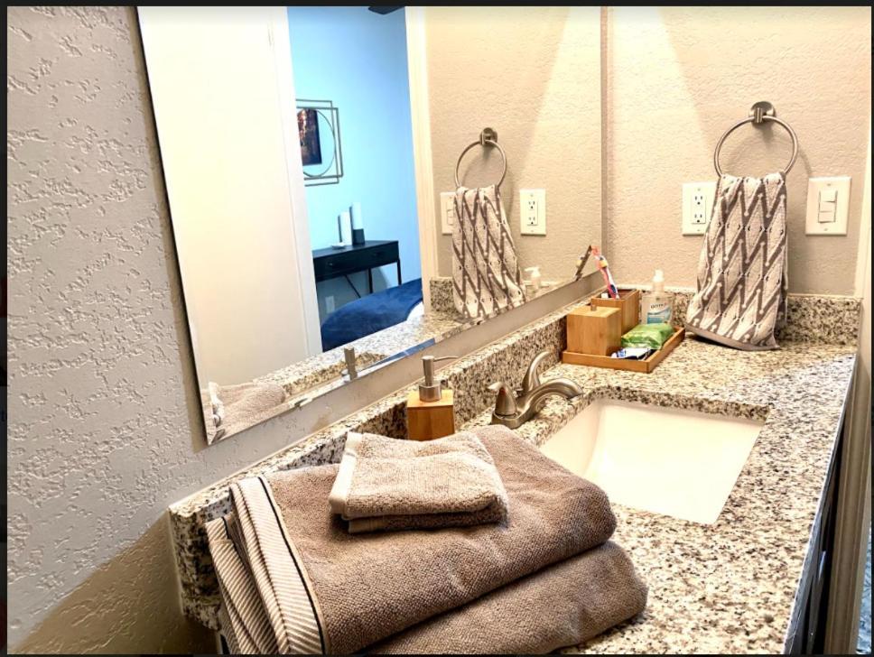 Private Bedroom Suite - Communal House Near Integris Oklahoma City Esterno foto